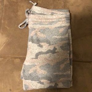 AMERICAN EAGLE CAMO LEGGINGS
